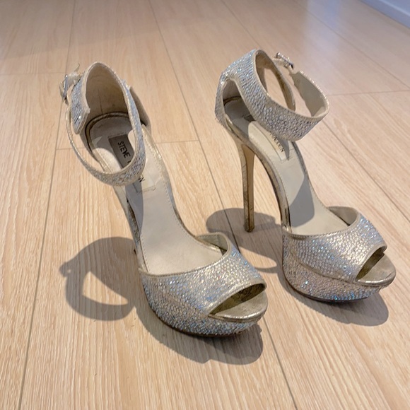 Steve Madden Shoes - (FREE W PURCHASE) Steve Madden Silver Heels/Pumps